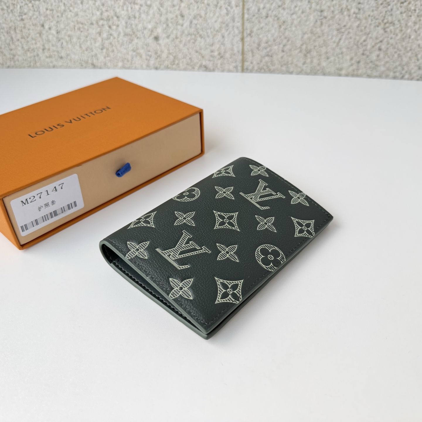 Louis Vuitton Basic Bag M-l