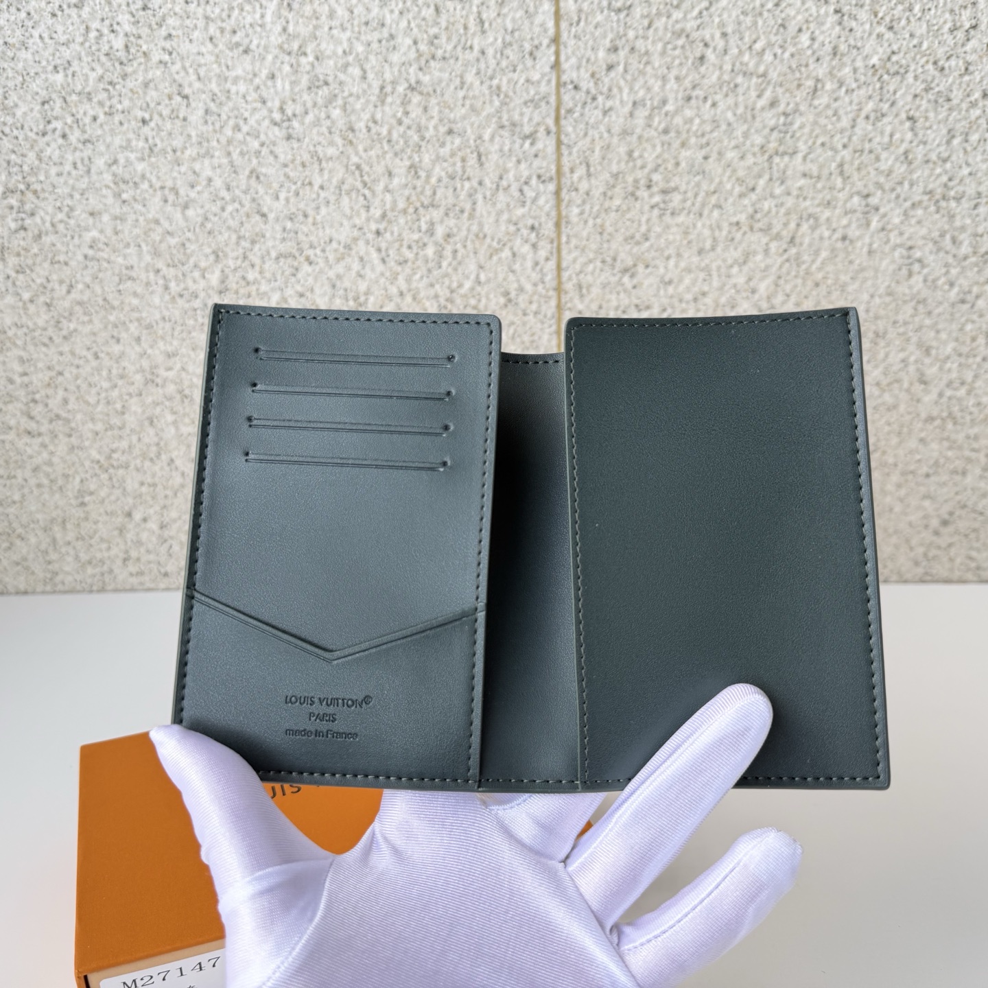 Louis Vuitton Basic Bag M-l