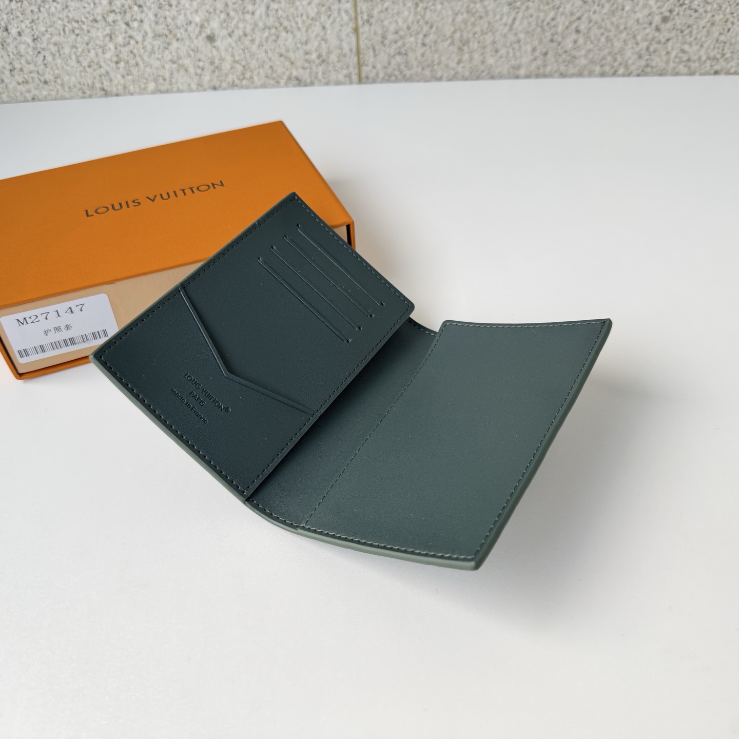 Louis Vuitton Basic Bag M-l