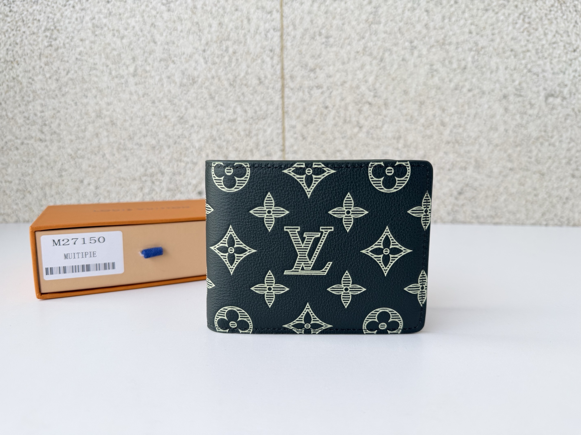 Louis Vuitton Basic Bag M-l