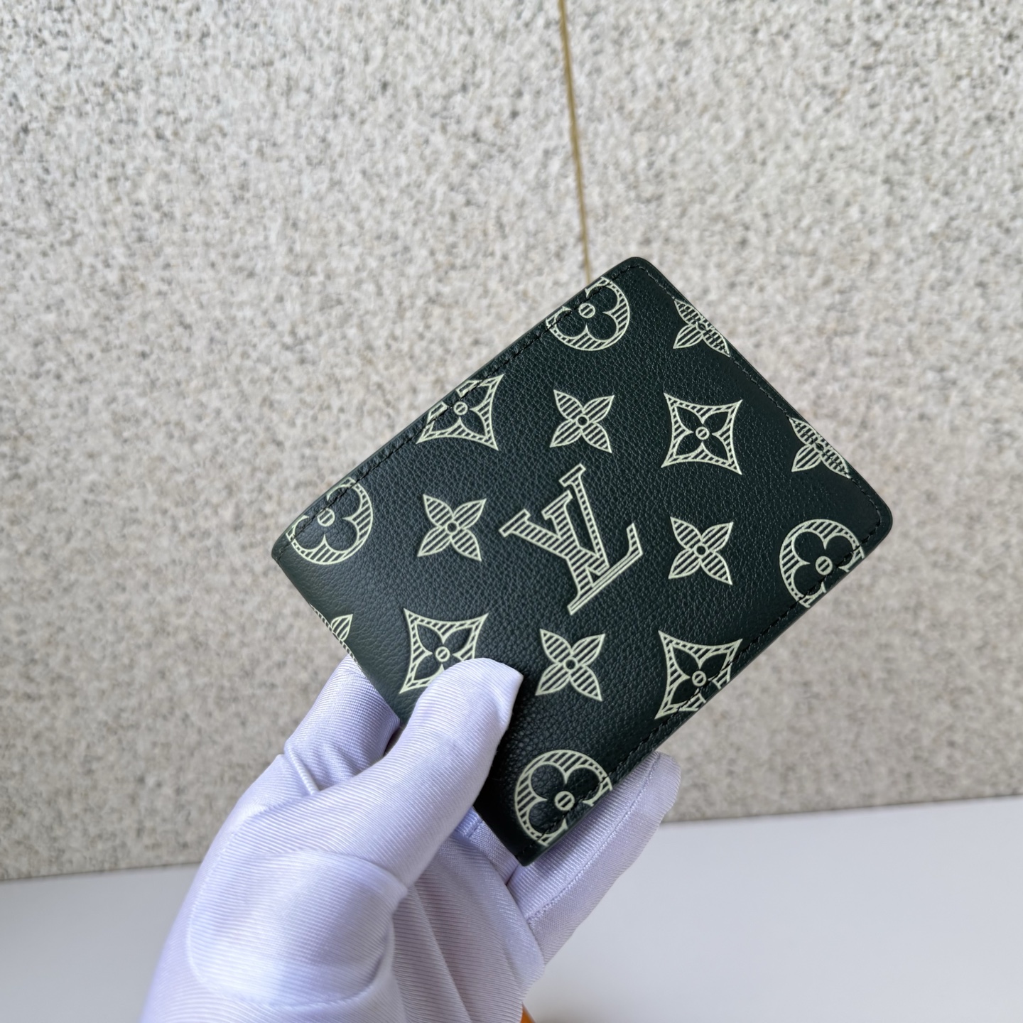 Louis Vuitton Basic Bag M-l