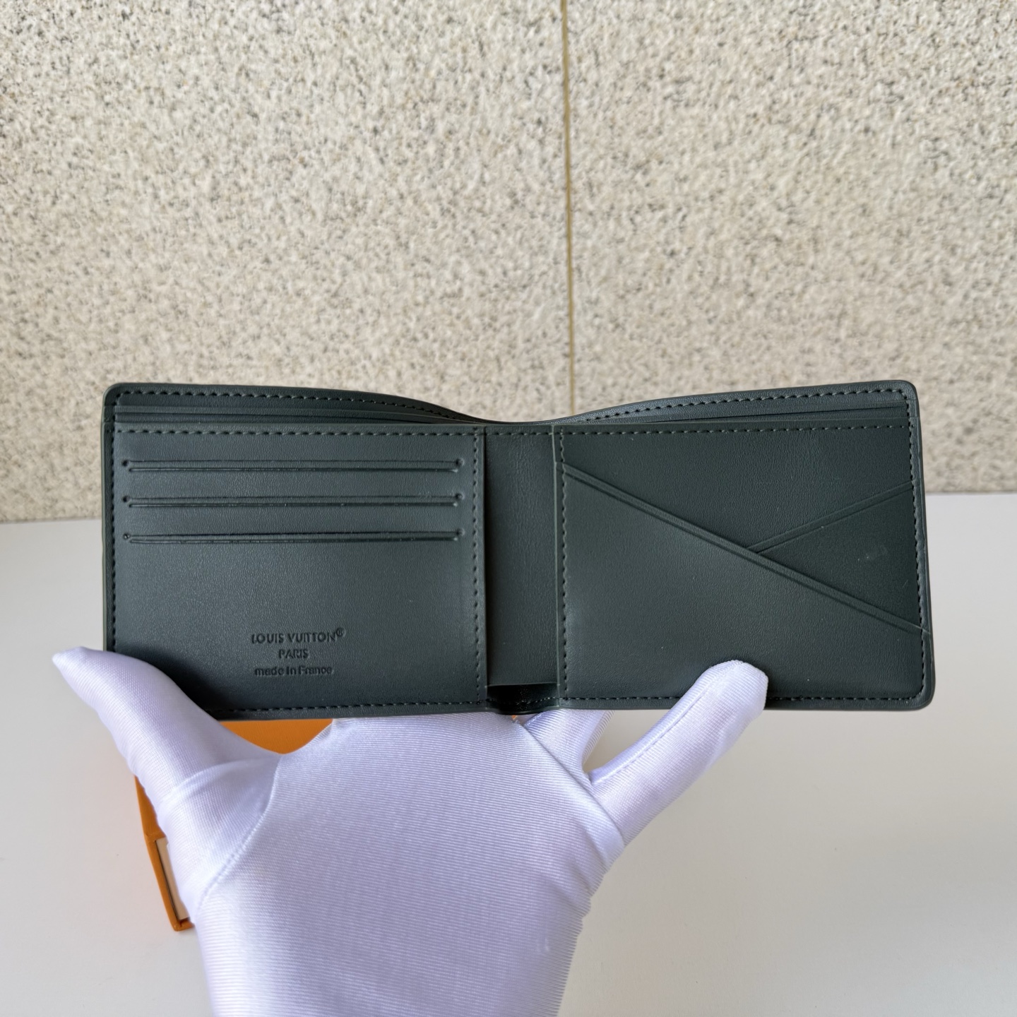 Louis Vuitton Basic Bag M-l