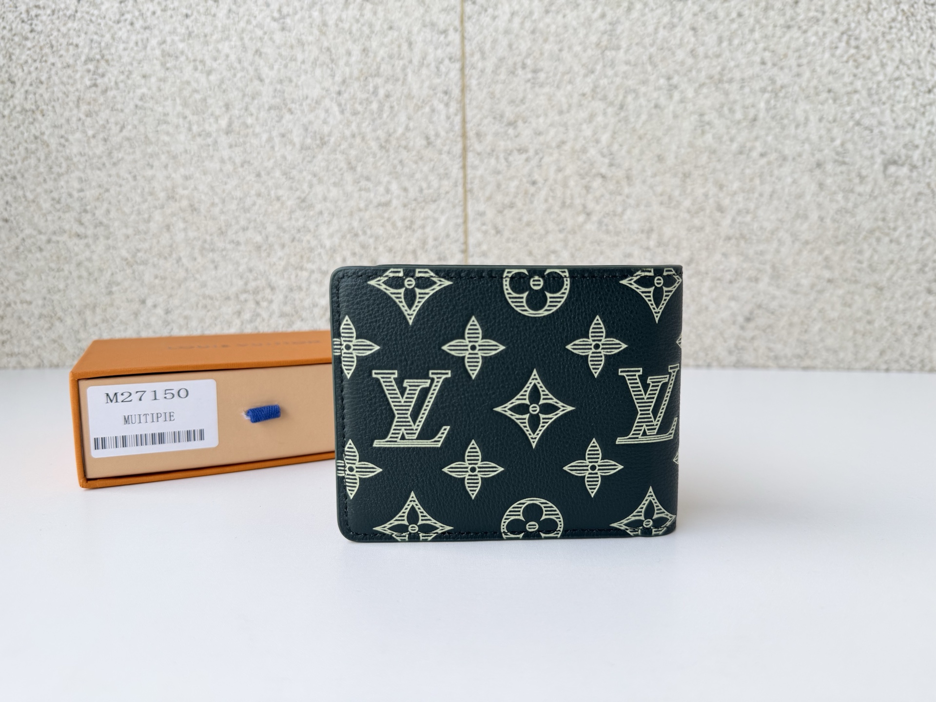 Louis Vuitton Basic Bag M-l