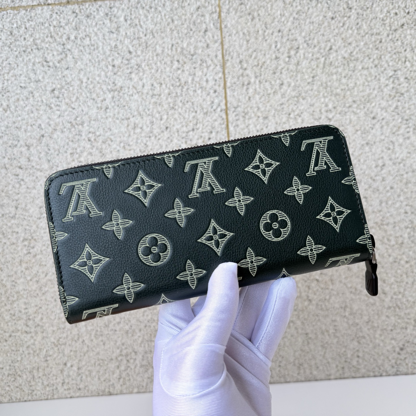 Louis Vuitton Basic Bag M