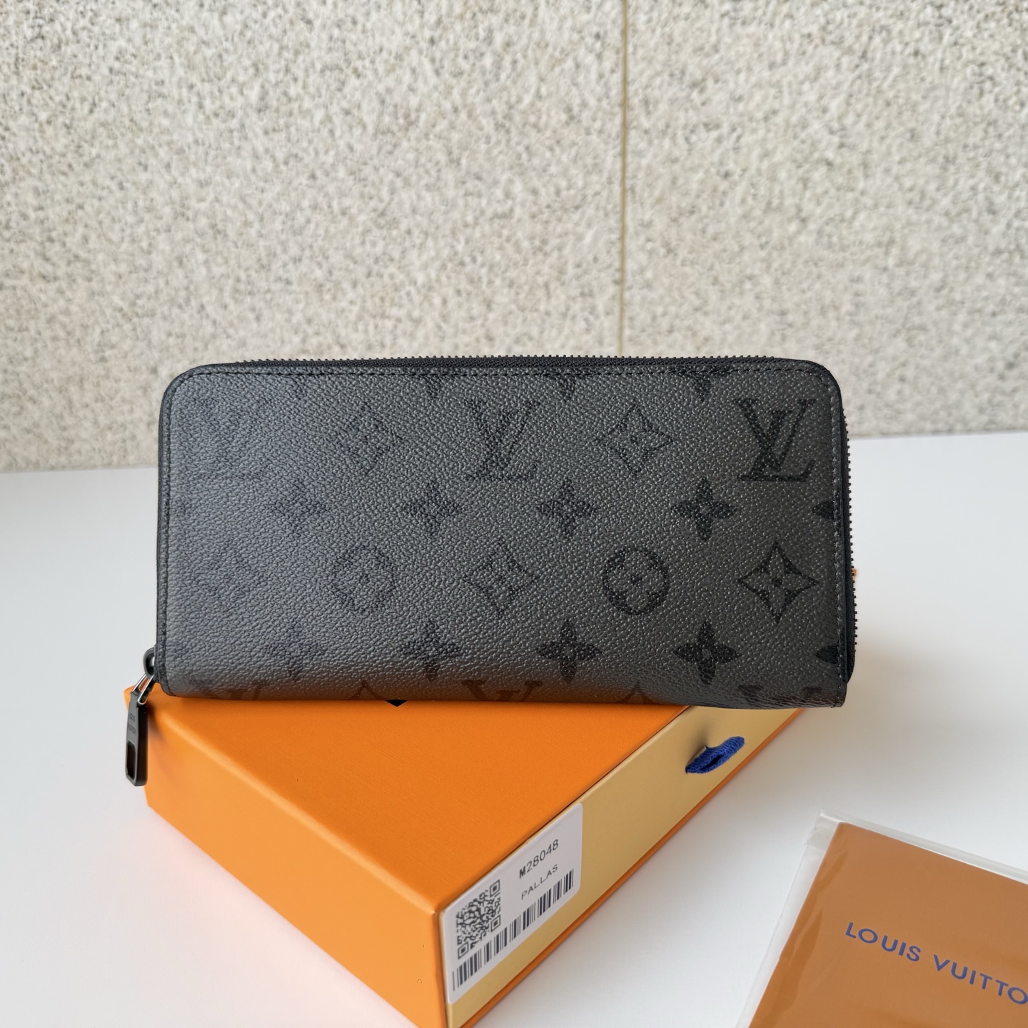 Louis Vuitton Basic Bag Black M