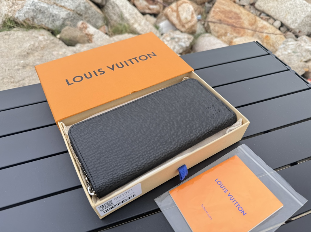Louis Vuitton Basic Bag Silver M-l
