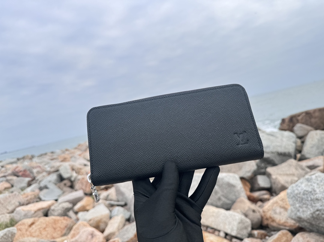 Louis Vuitton Basic Bag Silver M-l