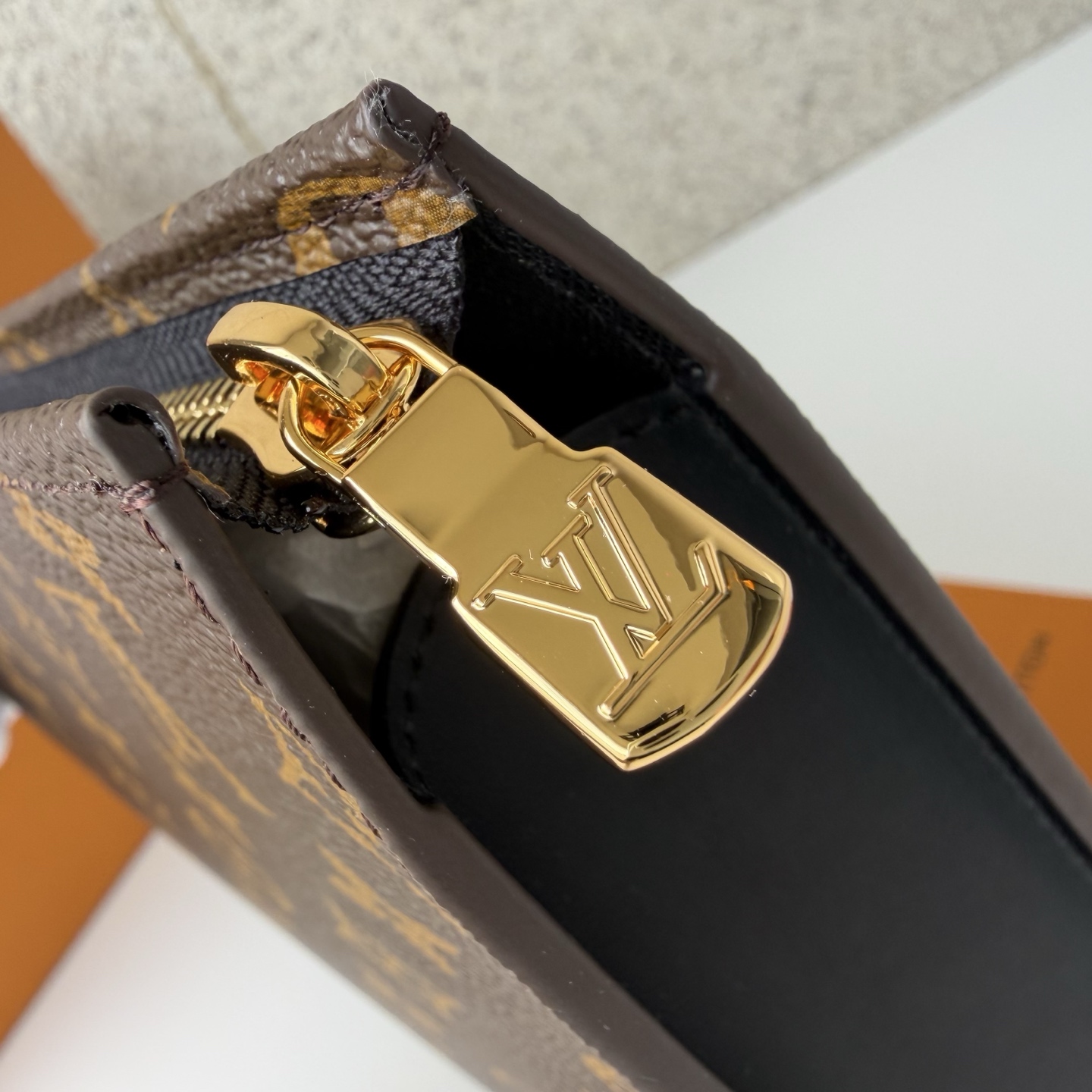 Louis Vuitton Basic Bag Cow Leather M-l