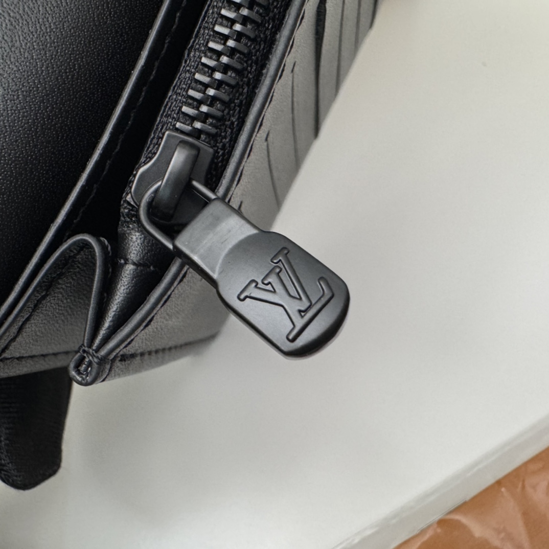 Louis Vuitton Basic Bag Cow Leather Black M-s