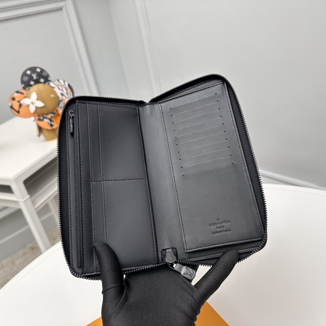 Louis Vuitton Basic Bag Cow Leather M-s