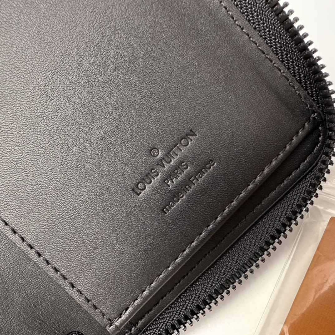 Louis Vuitton Basic Bag Cow Leather M-s