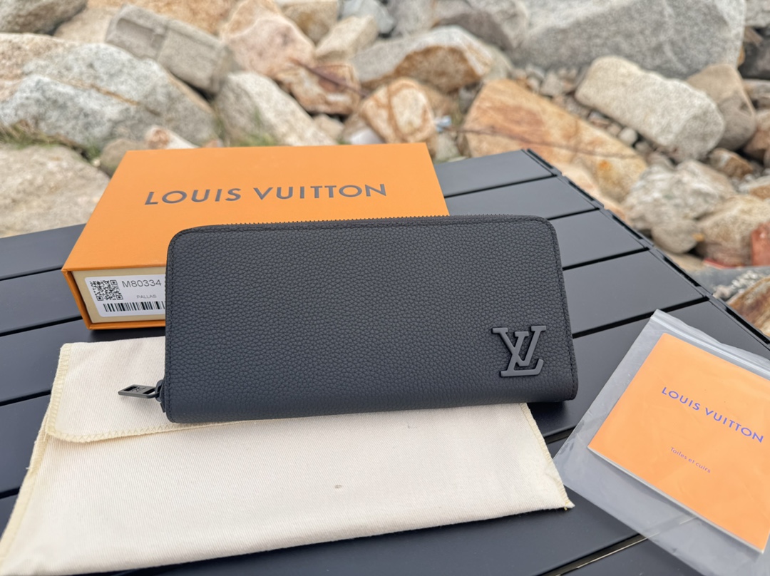Louis Vuitton Basic Bag Black M-l