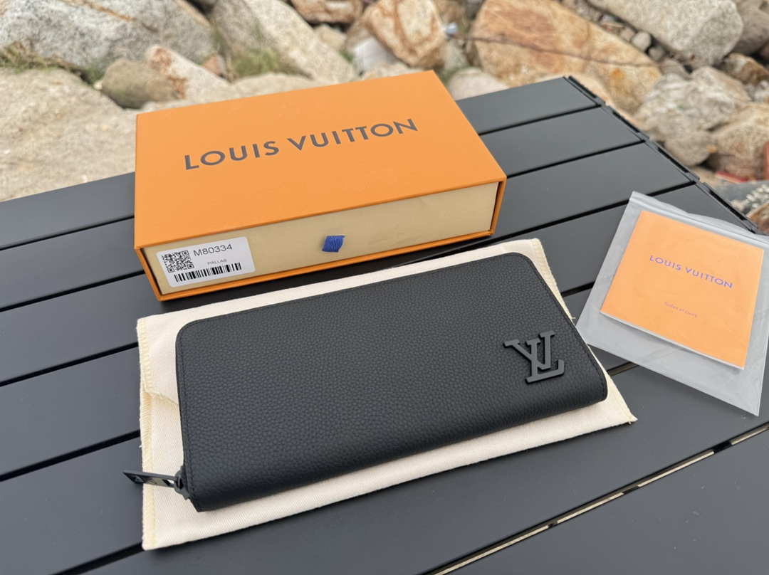 Louis Vuitton Basic Bag Black M-l