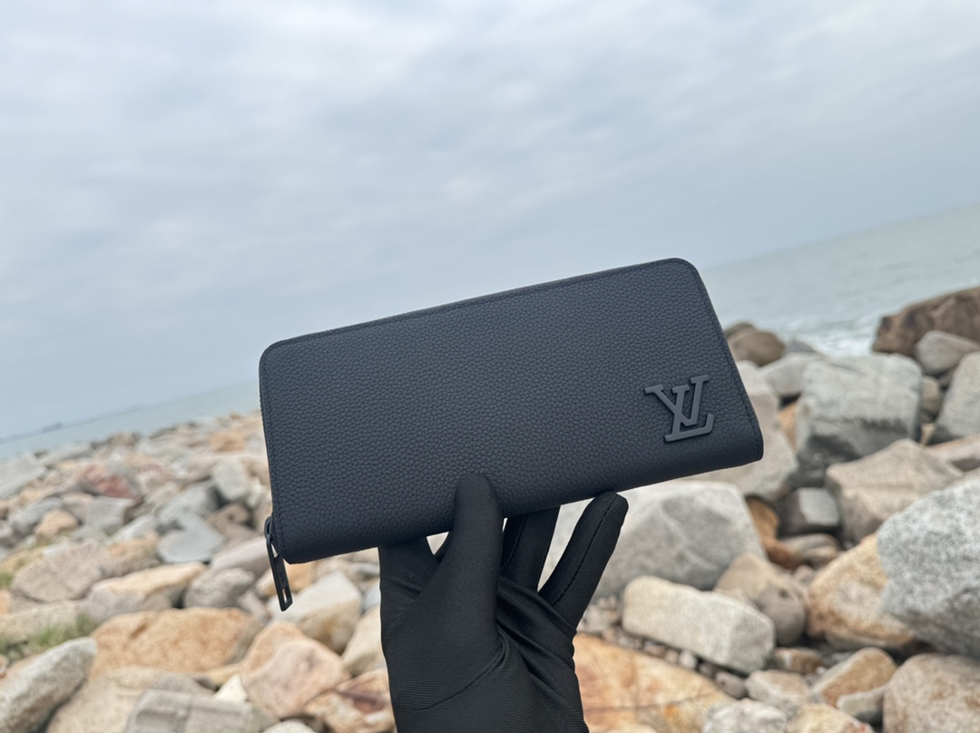 Louis Vuitton Basic Bag Black M-l