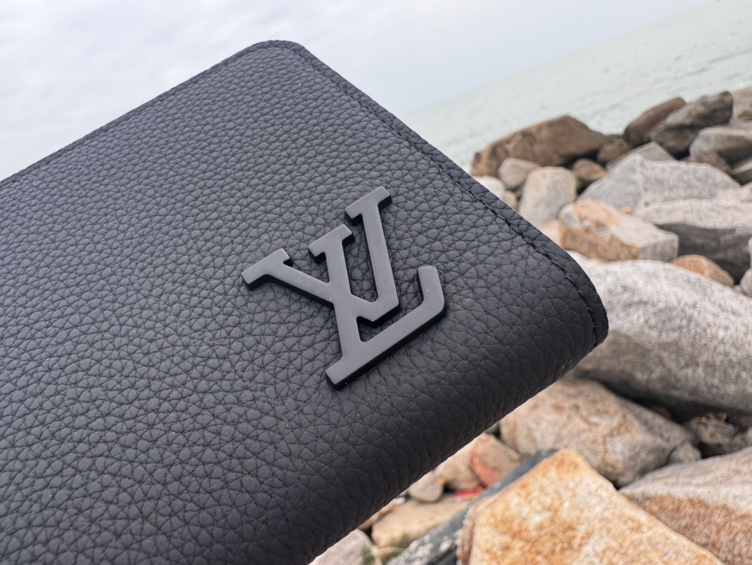 Louis Vuitton Basic Bag Black M-l