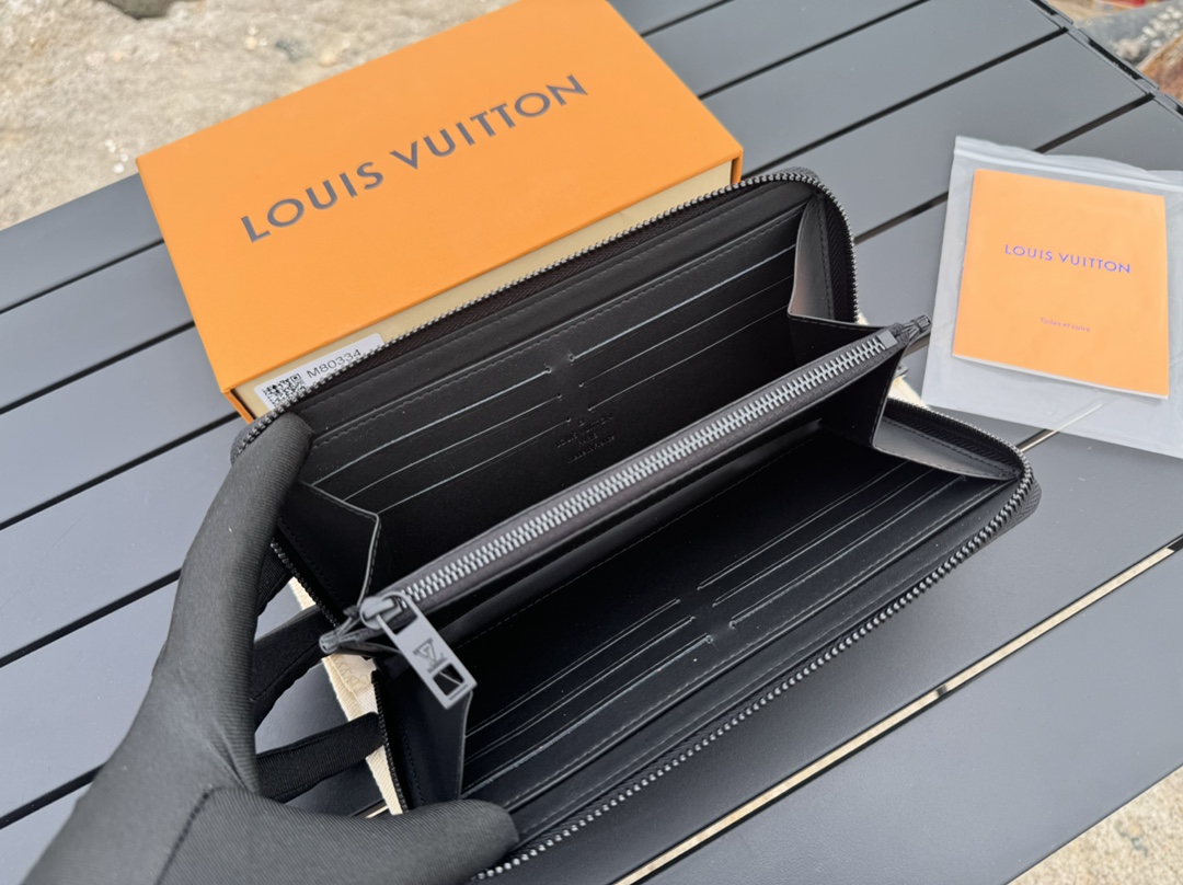 Louis Vuitton Basic Bag Black M-l