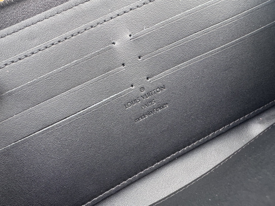 Louis Vuitton Basic Bag Black M-l