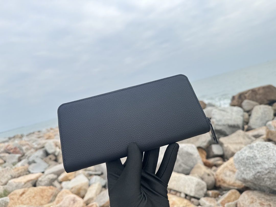 Louis Vuitton Basic Bag Black M-l