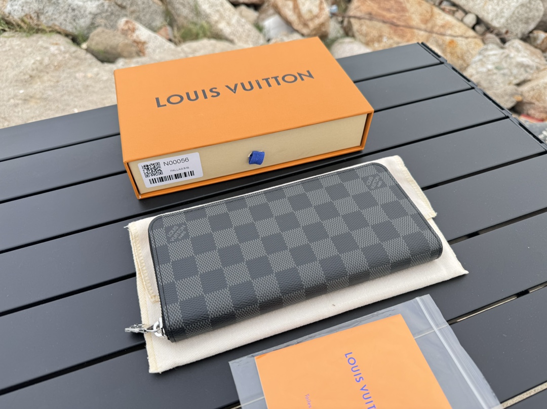 Louis Vuitton Basic Bag Canvas Silver M-l