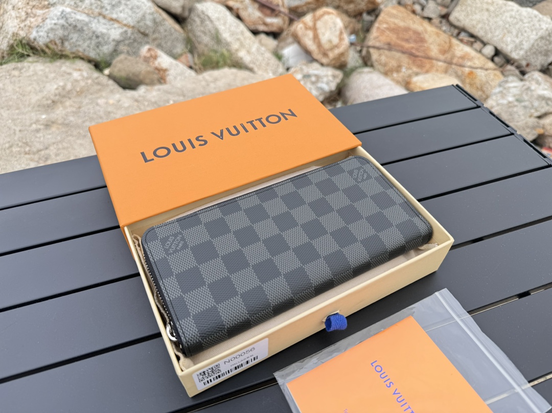 Louis Vuitton Basic Bag Canvas Silver M-l