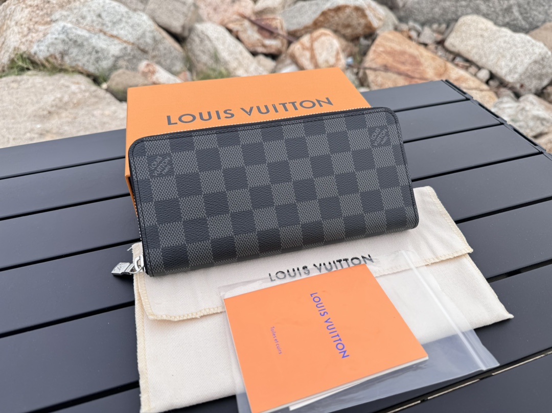 Louis Vuitton Basic Bag Canvas Silver M-l
