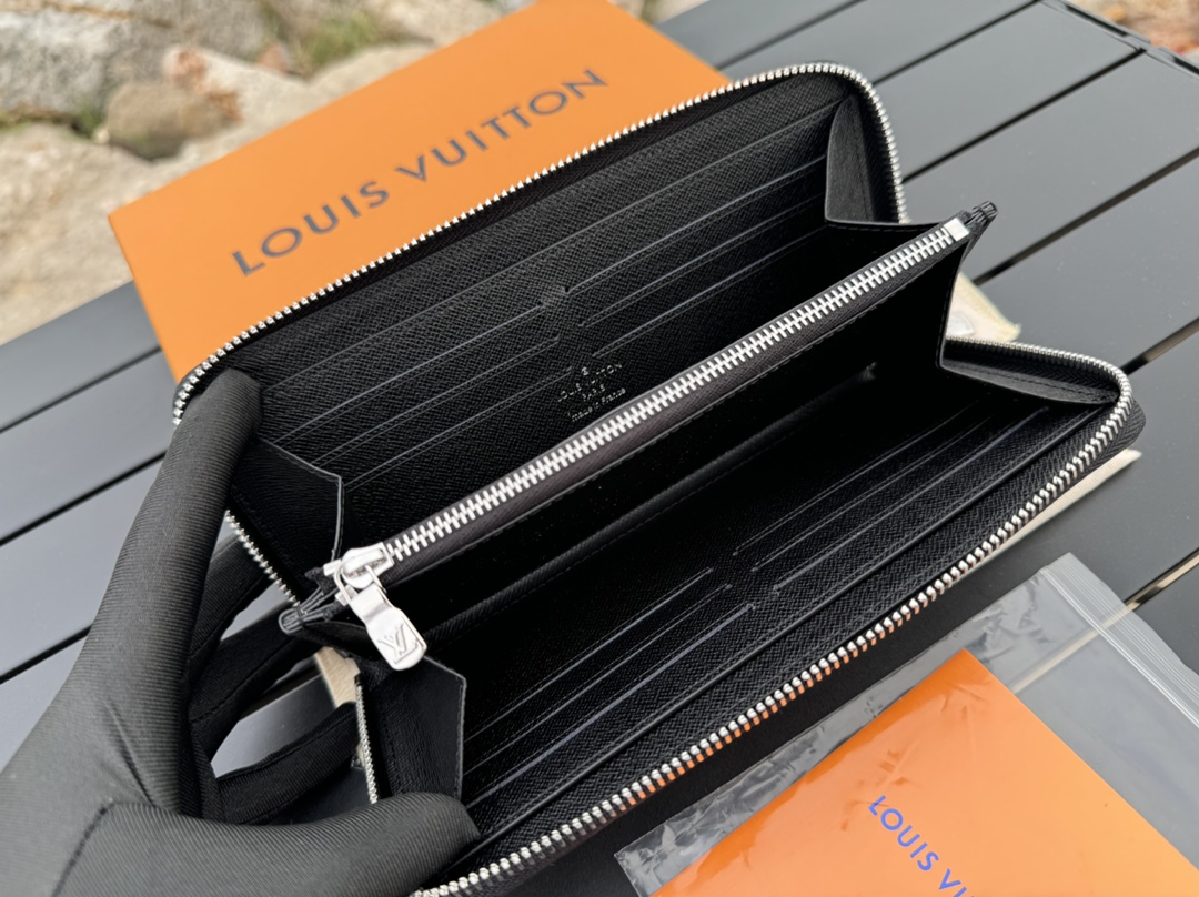 Louis Vuitton Basic Bag Canvas Silver M-l