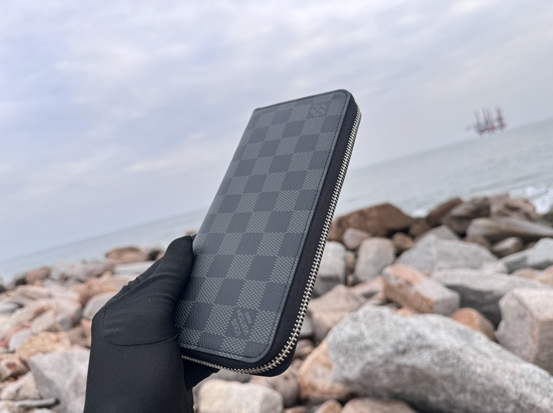 Louis Vuitton Basic Bag Canvas Silver M-l