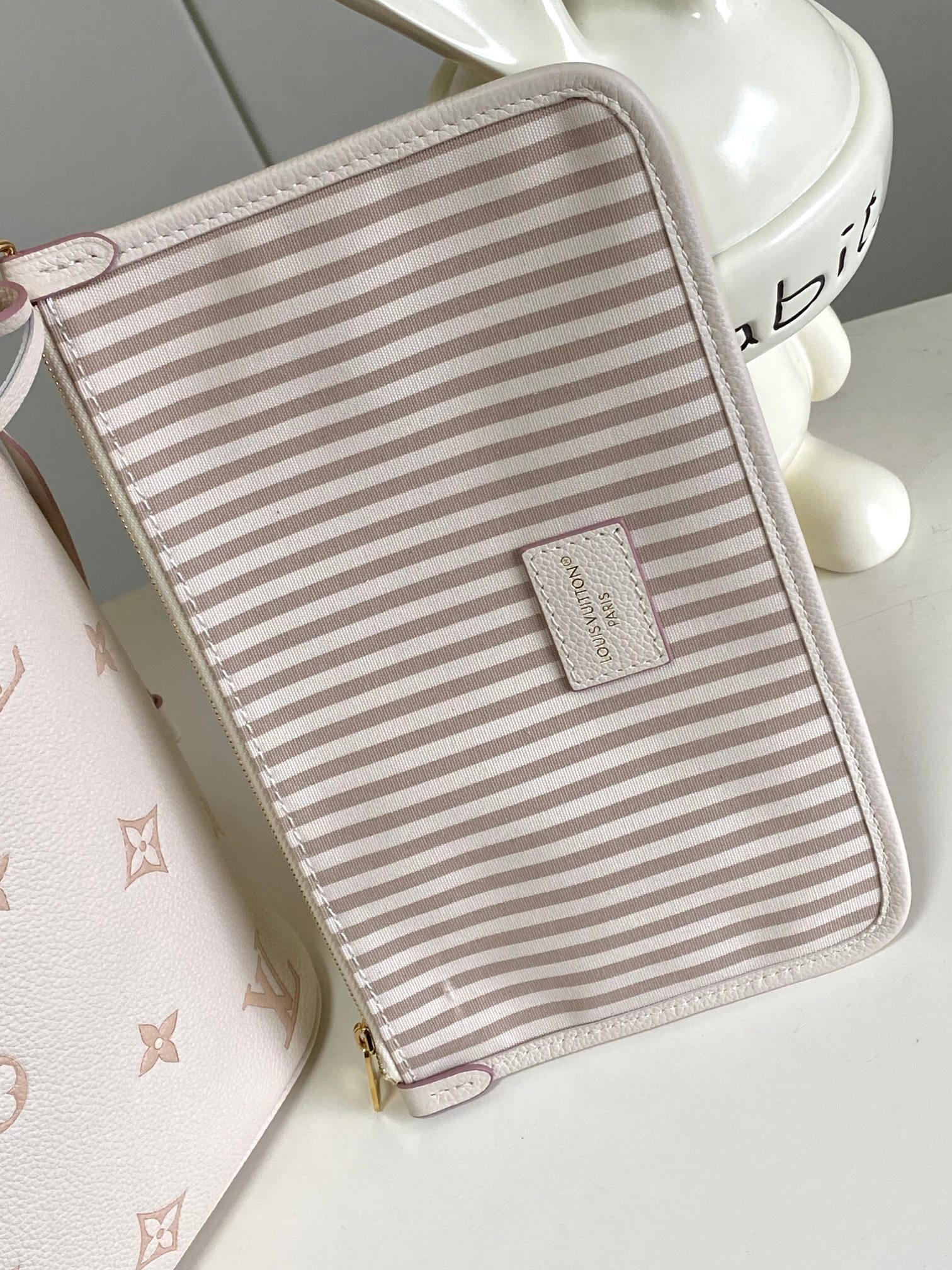 Louis Vuitton Basic Bag M-l