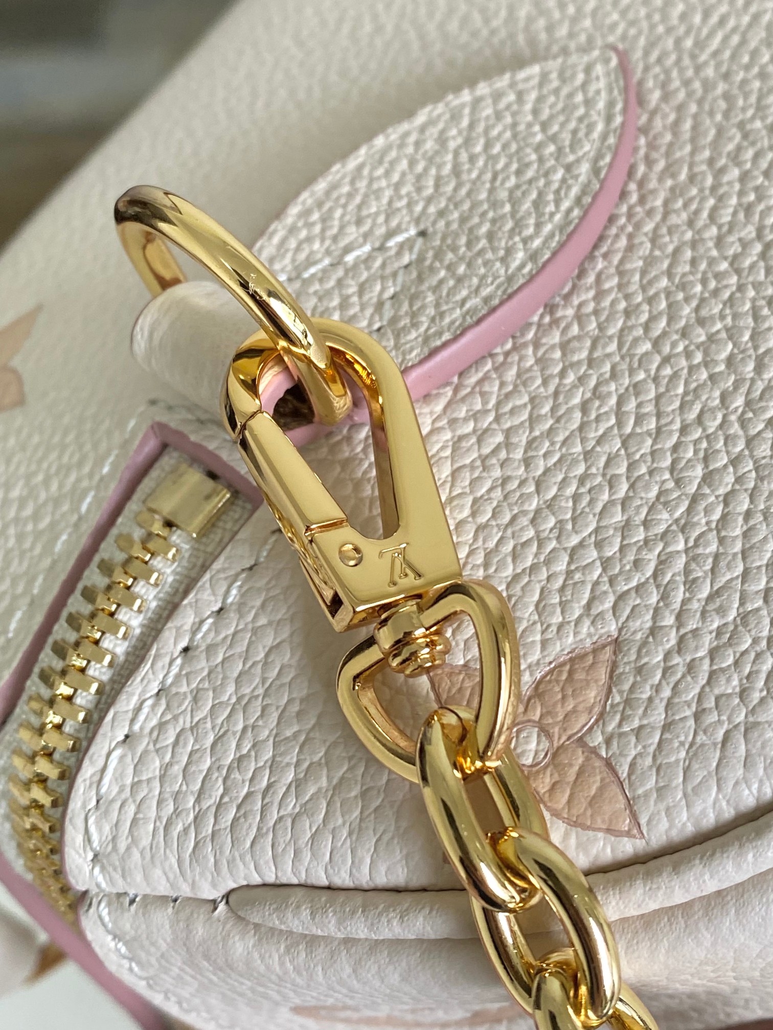 Louis Vuitton Basic Bag M-l-s