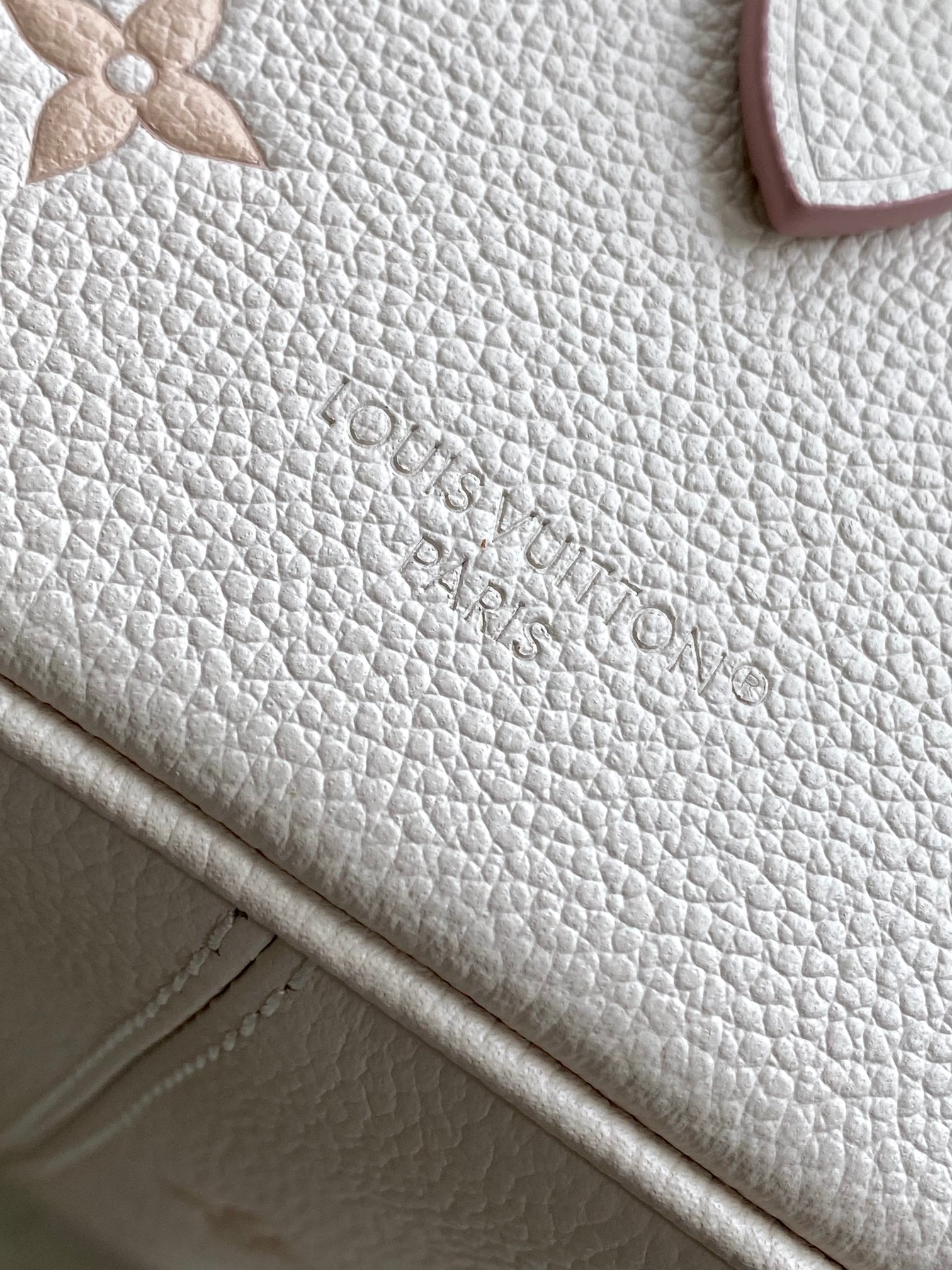 Louis Vuitton Basic Bag M-l-s