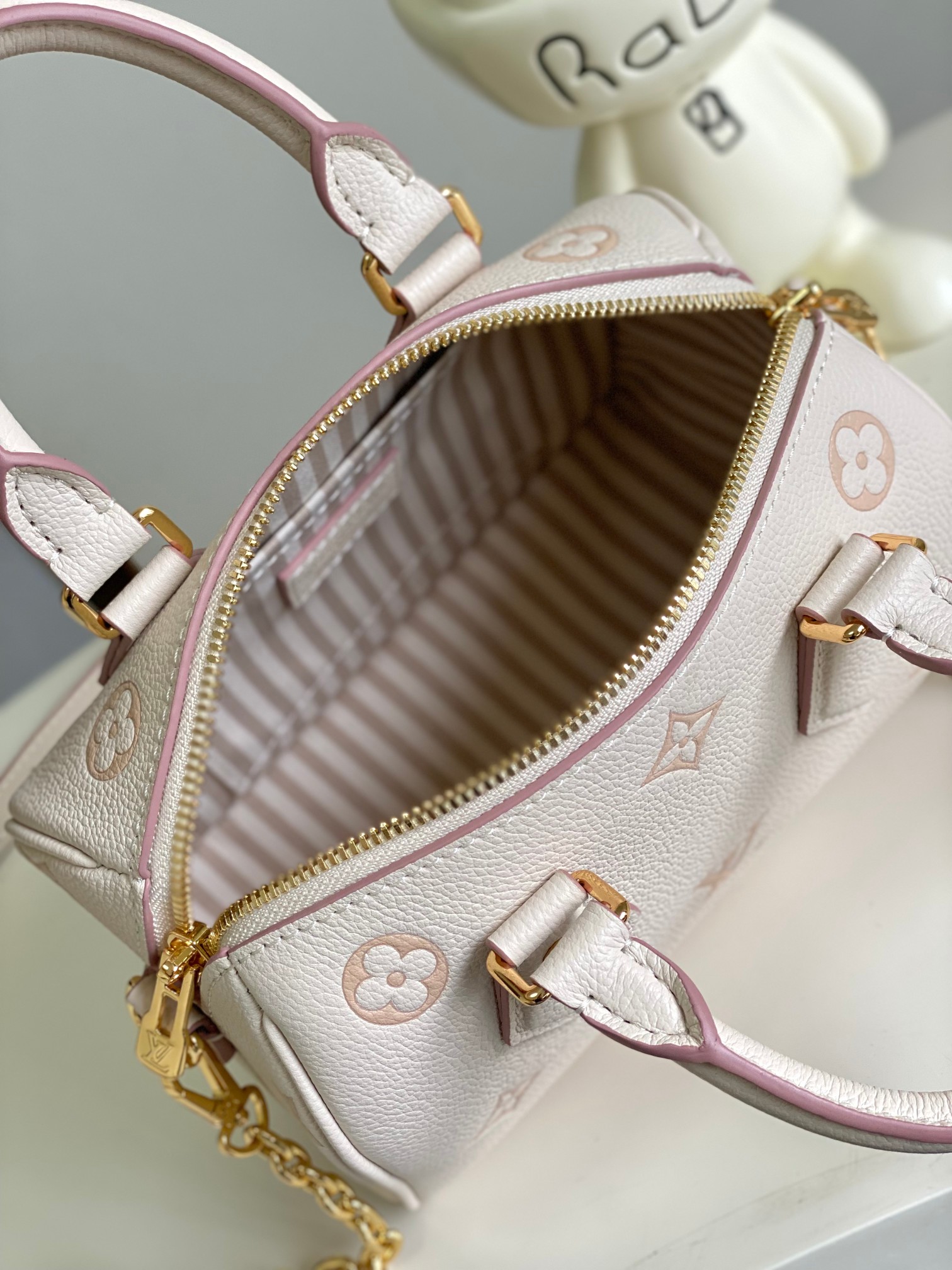 Louis Vuitton Basic Bag M-l-s