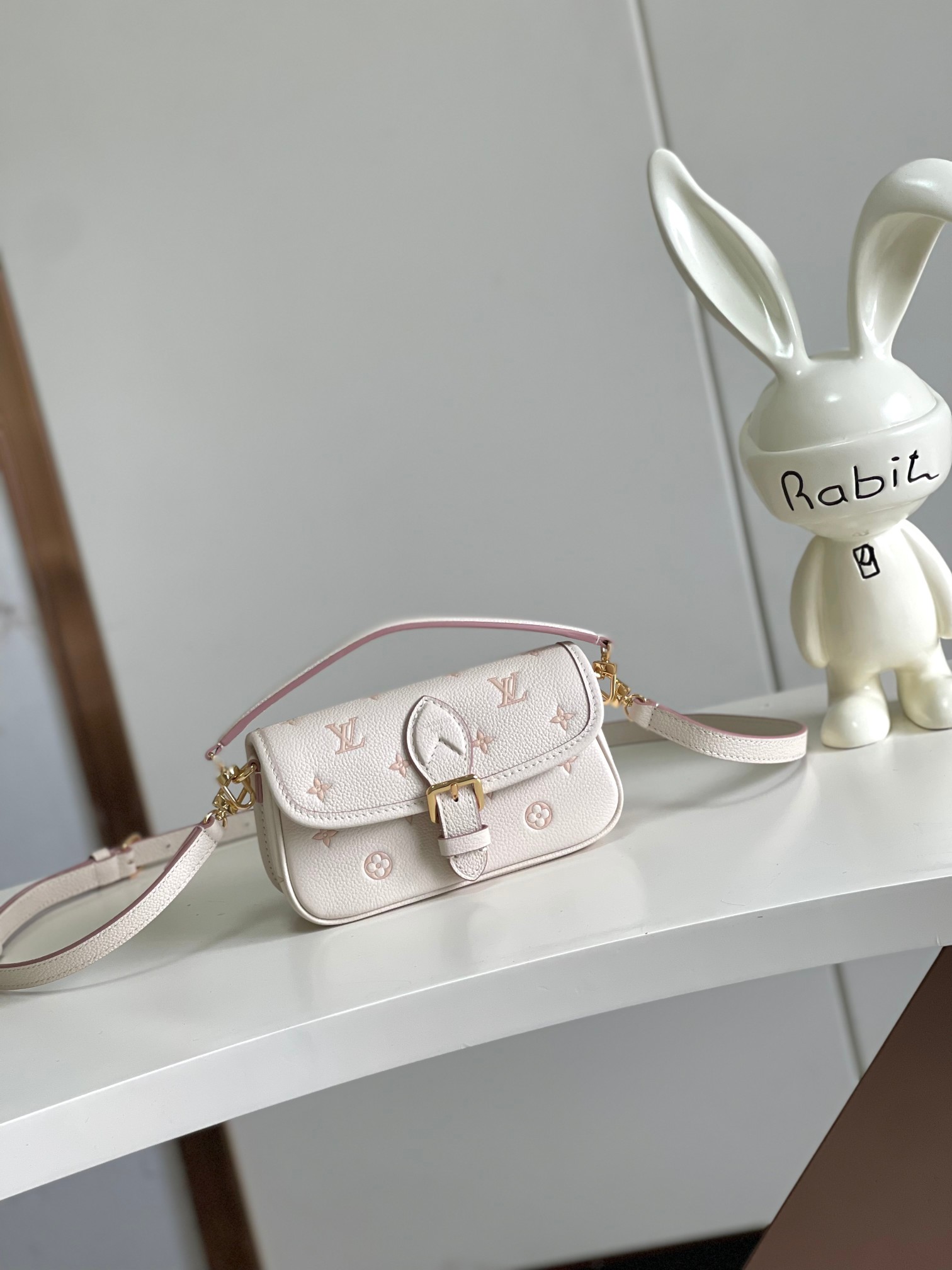 Louis Vuitton Basic Bag White M