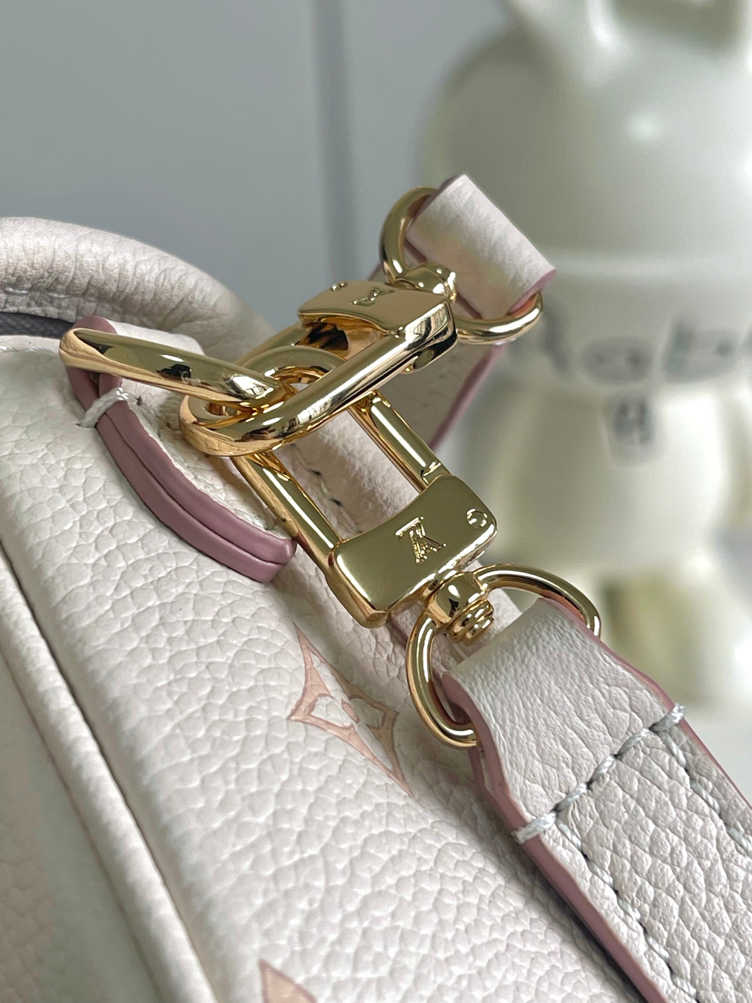 Louis Vuitton Basic Bag White M