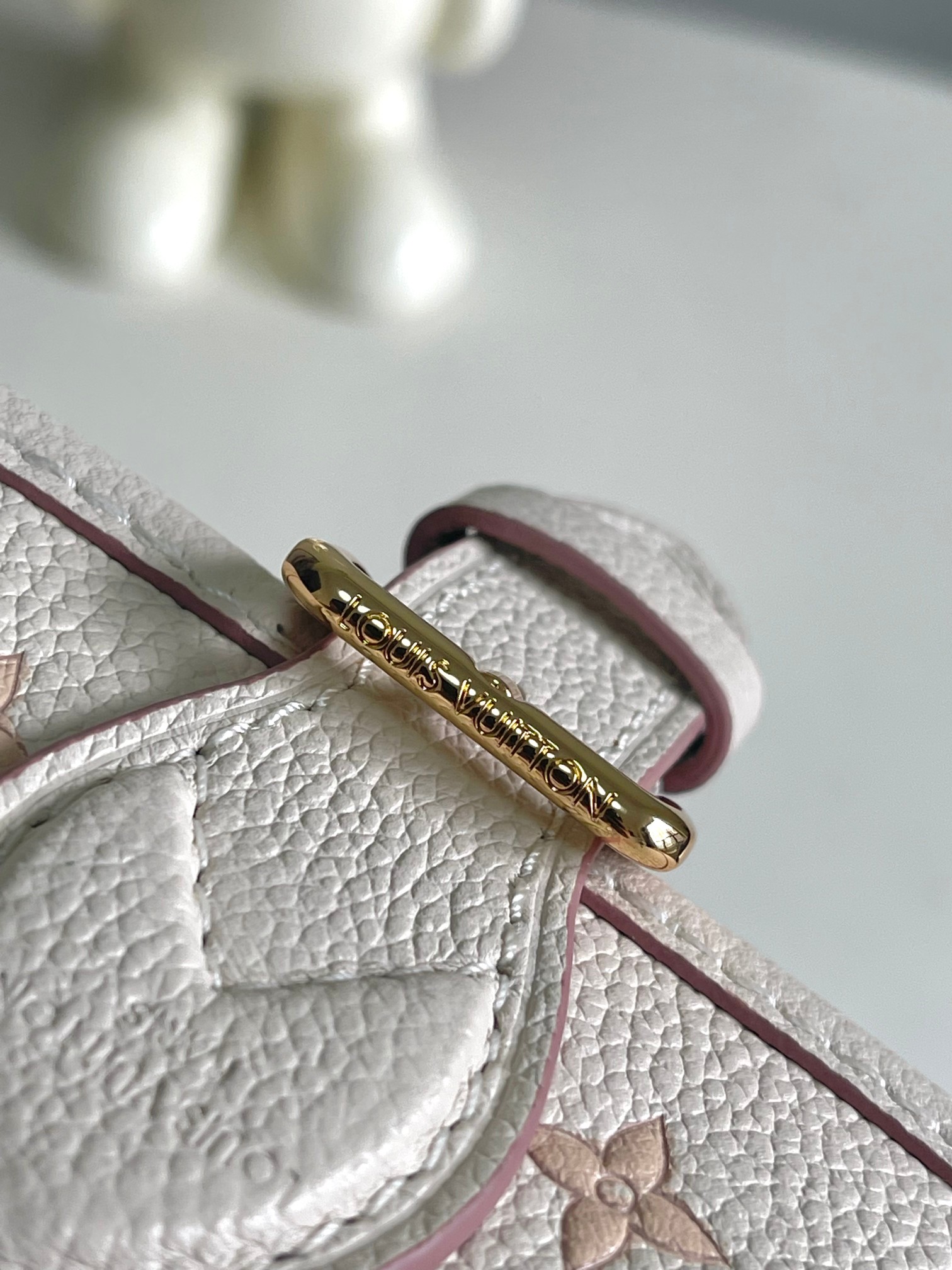 Louis Vuitton Basic Bag White M