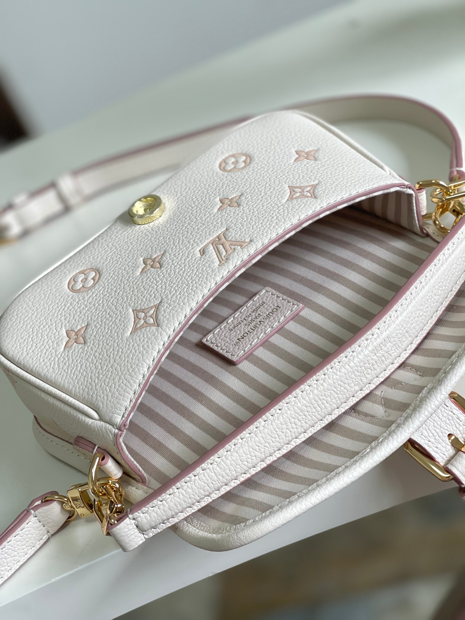 Louis Vuitton Basic Bag White M