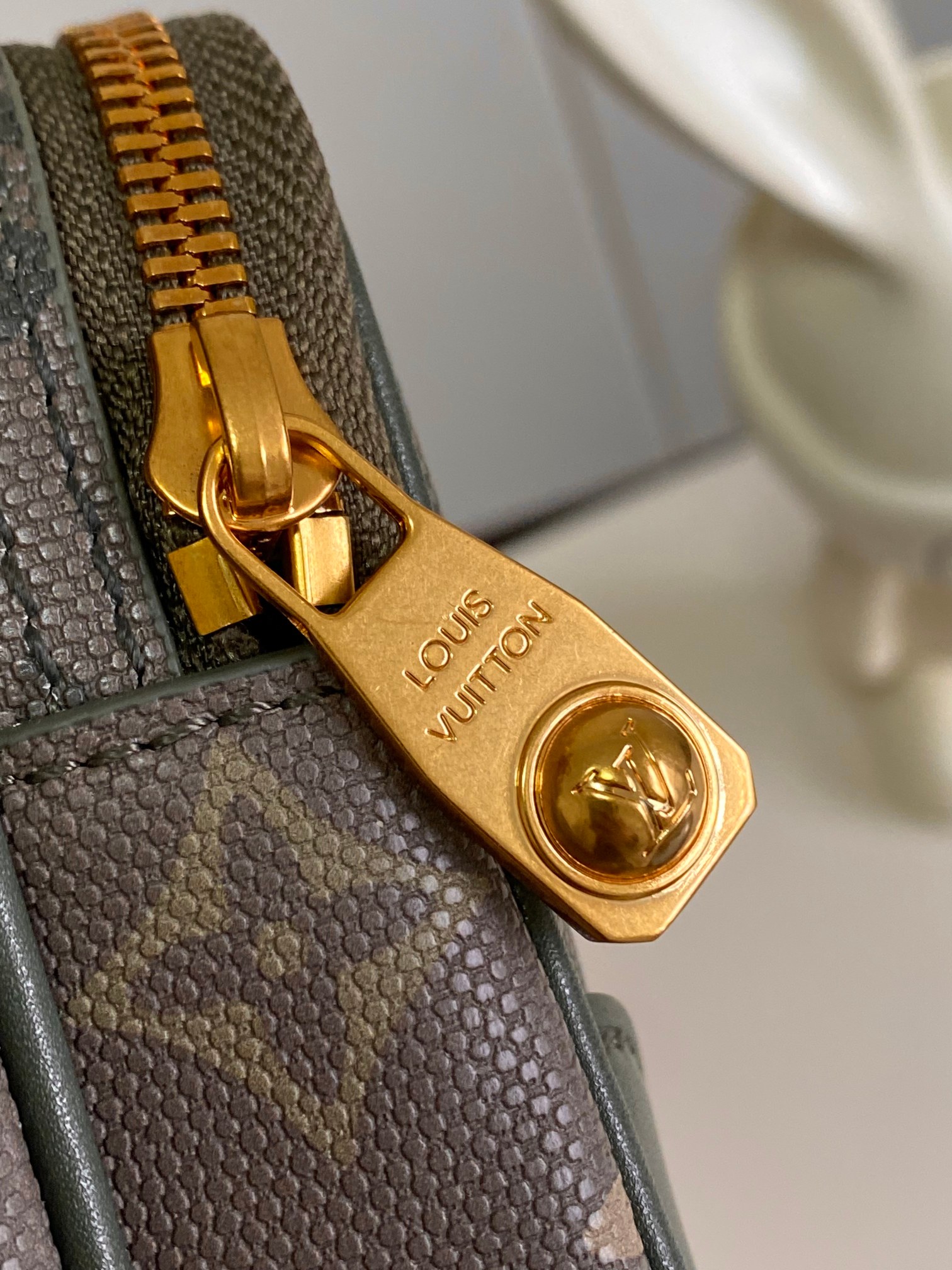 Louis Vuitton Messenger Bag Canvas Green M-l-s