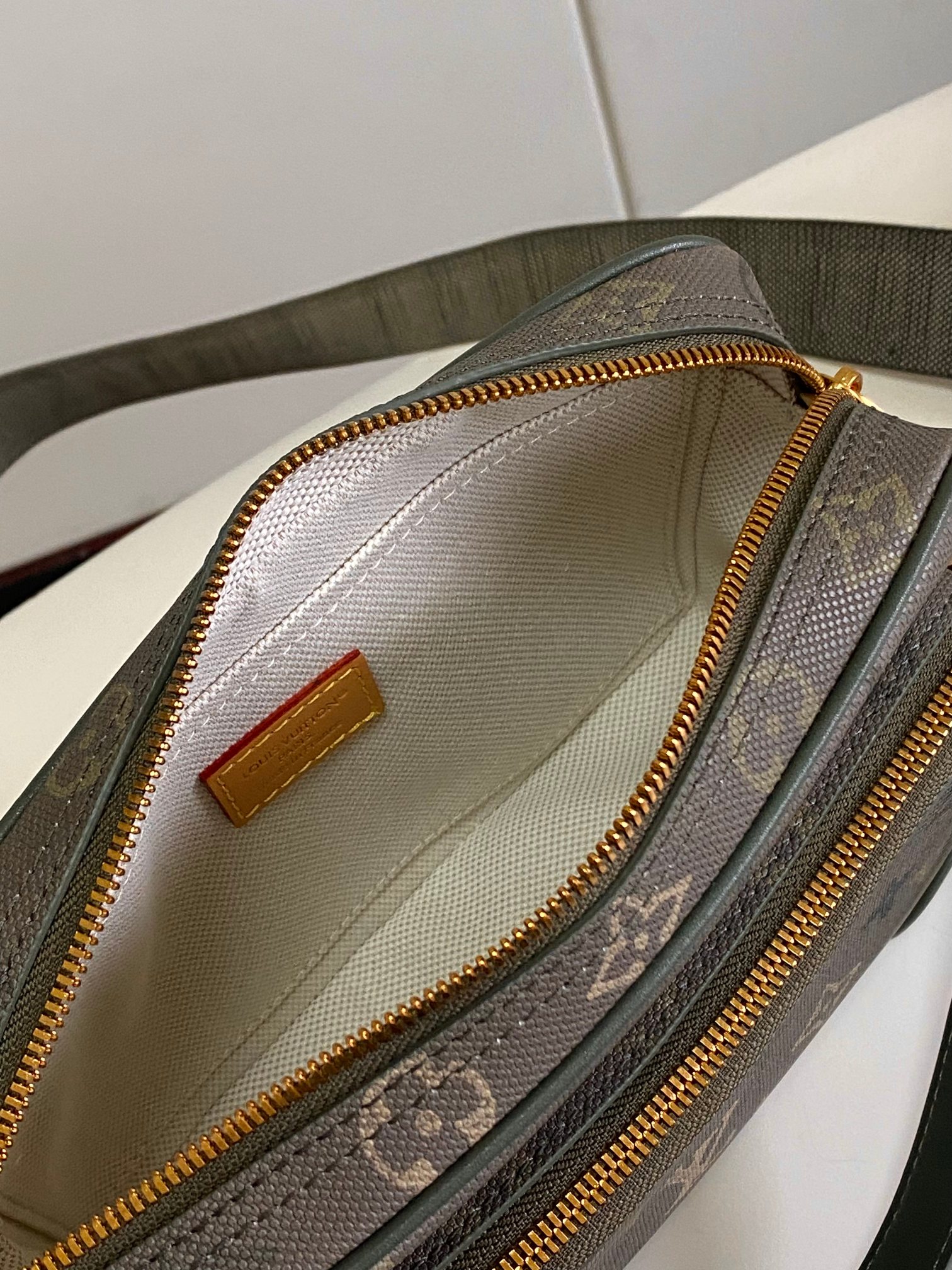 Louis Vuitton Messenger Bag Canvas Green M-l-s