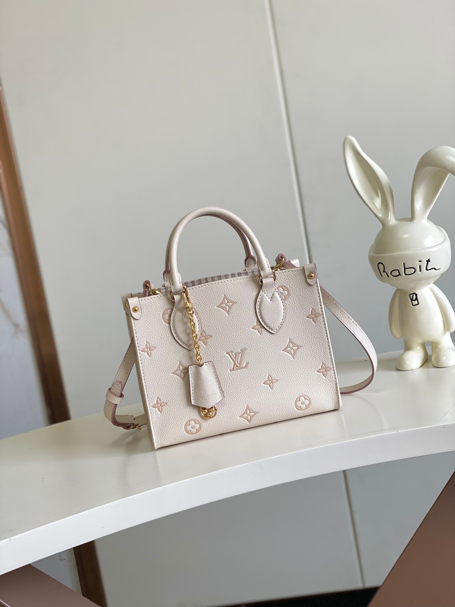 Louis Vuitton Basic Bag M-25cm