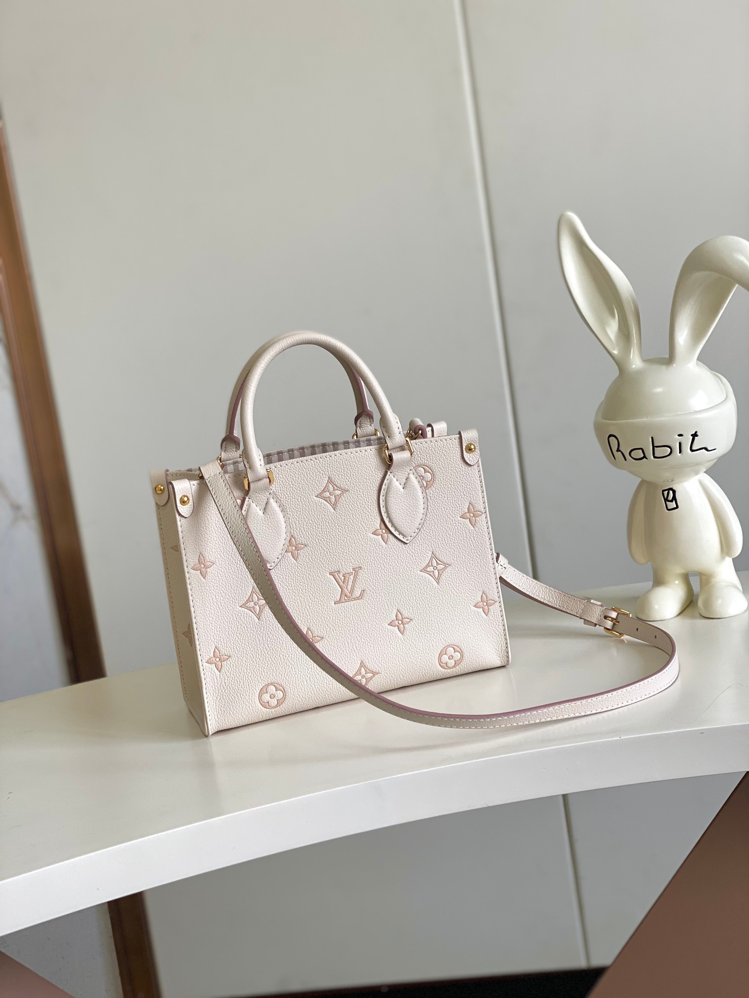 Louis Vuitton Basic Bag M-25cm