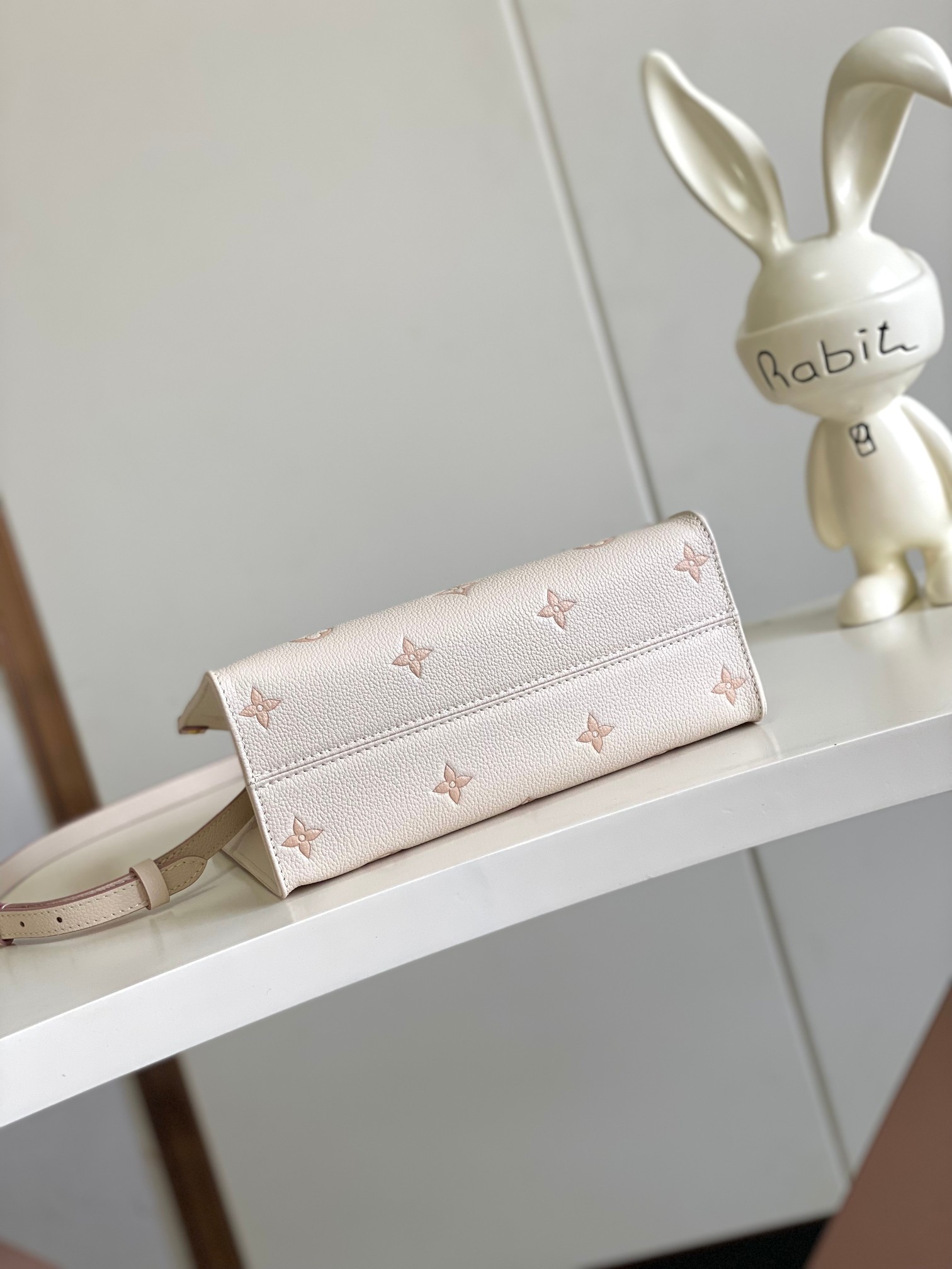 Louis Vuitton Basic Bag M-25cm