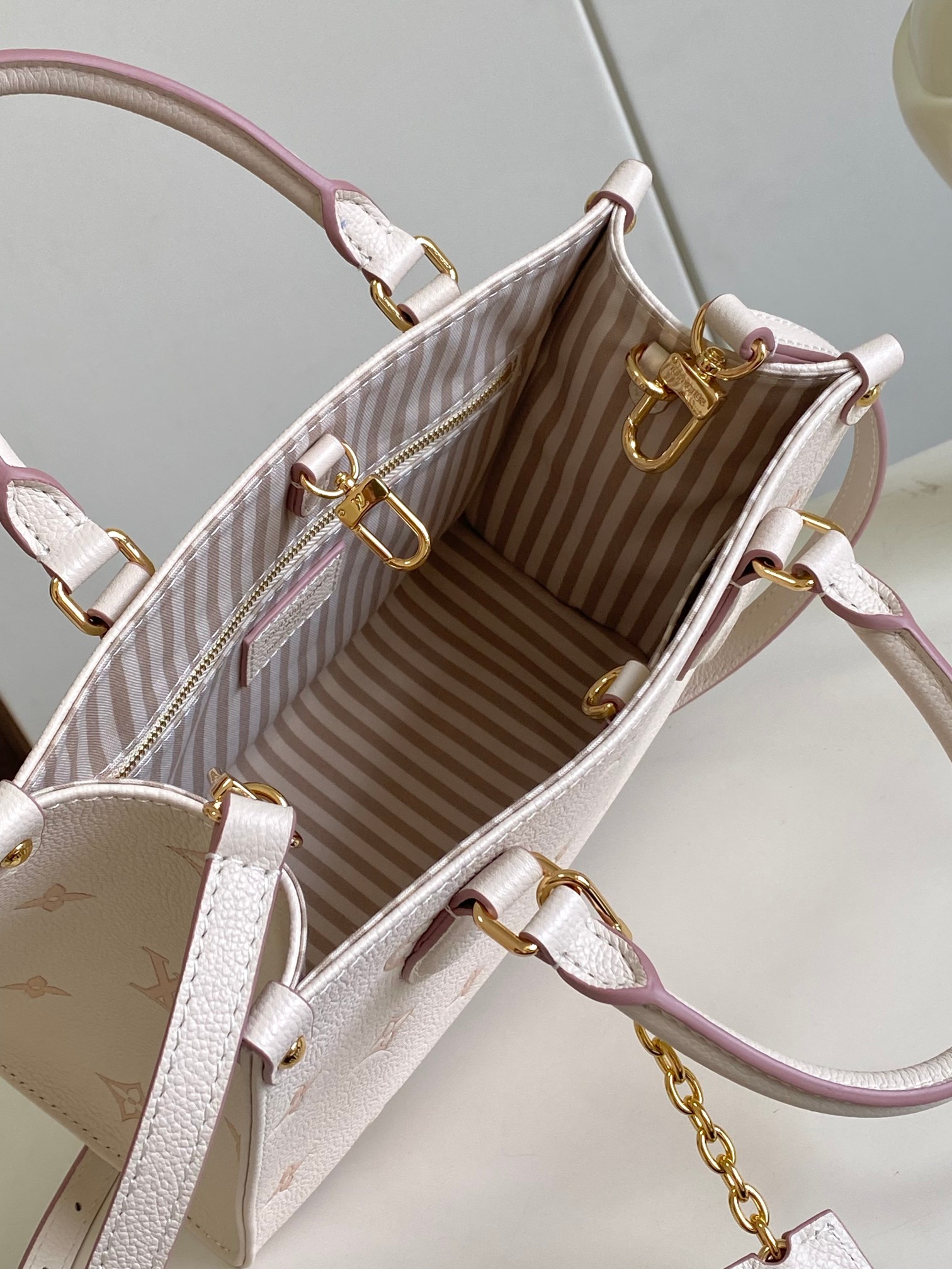 Louis Vuitton Basic Bag M-25cm