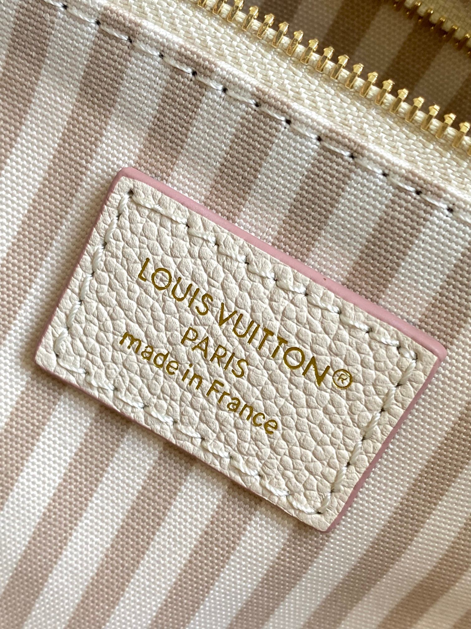 Louis Vuitton Basic Bag M-25cm