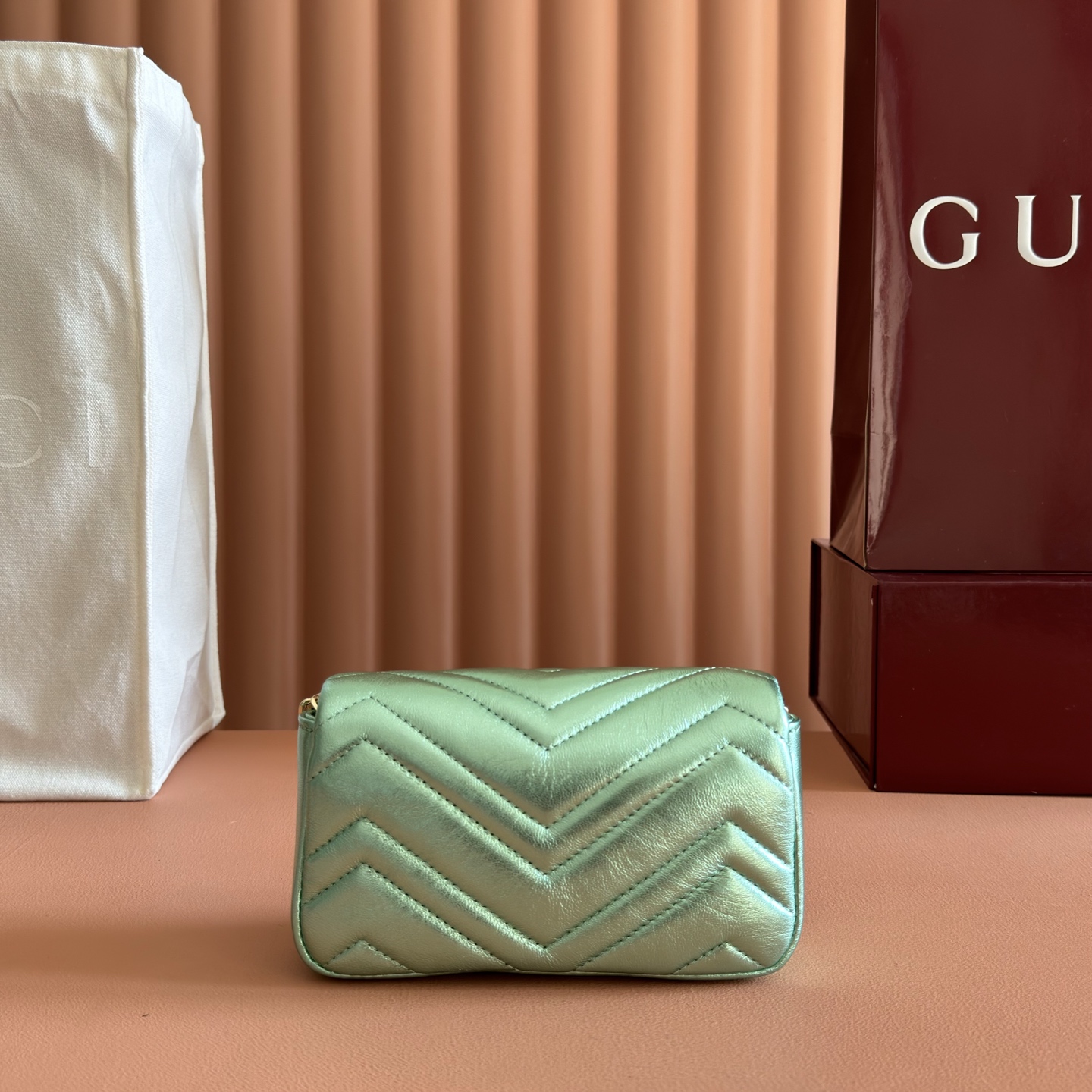 Gucci Basic Bag Sheepskin Silver M-l-s