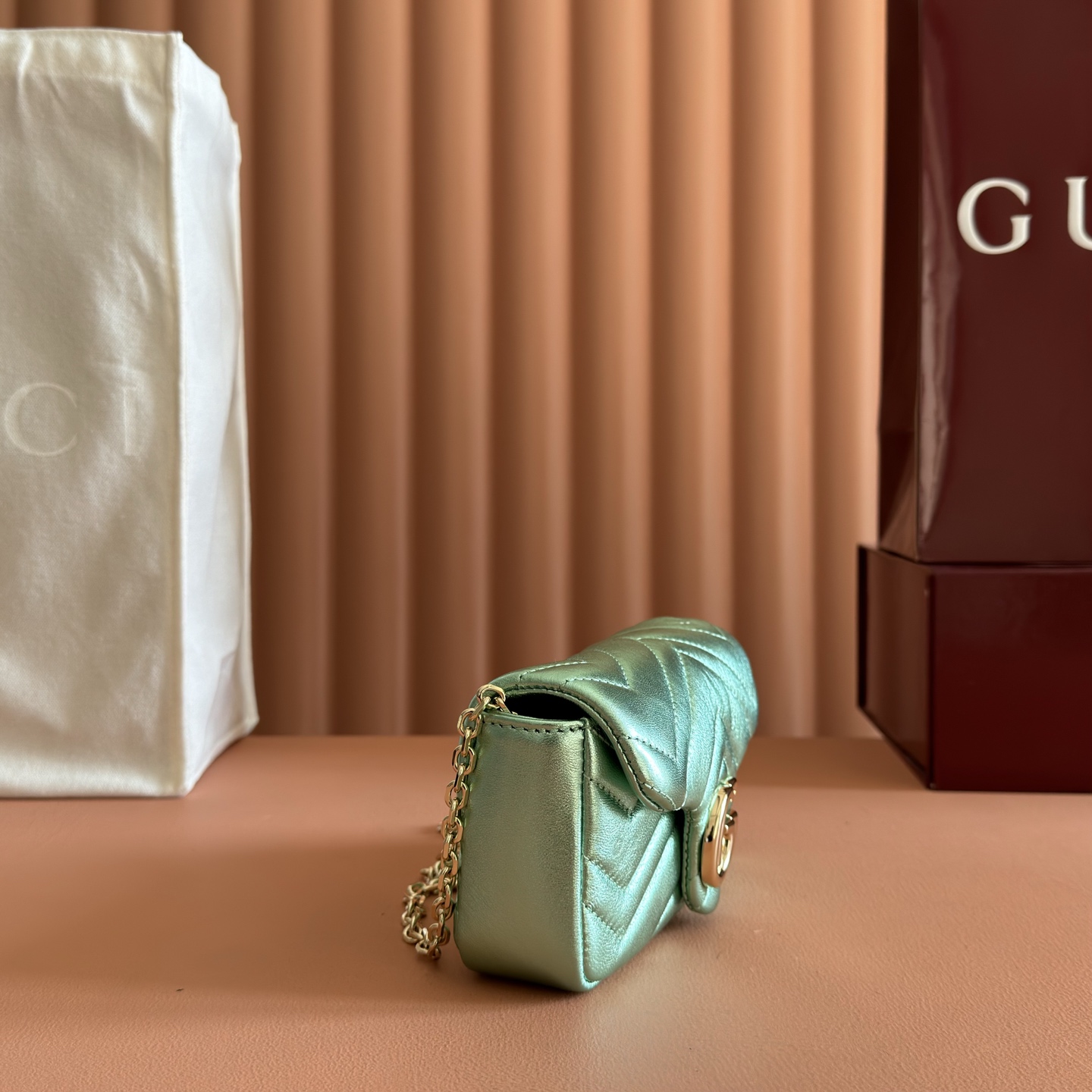 Gucci Basic Bag Sheepskin Silver M-l-s