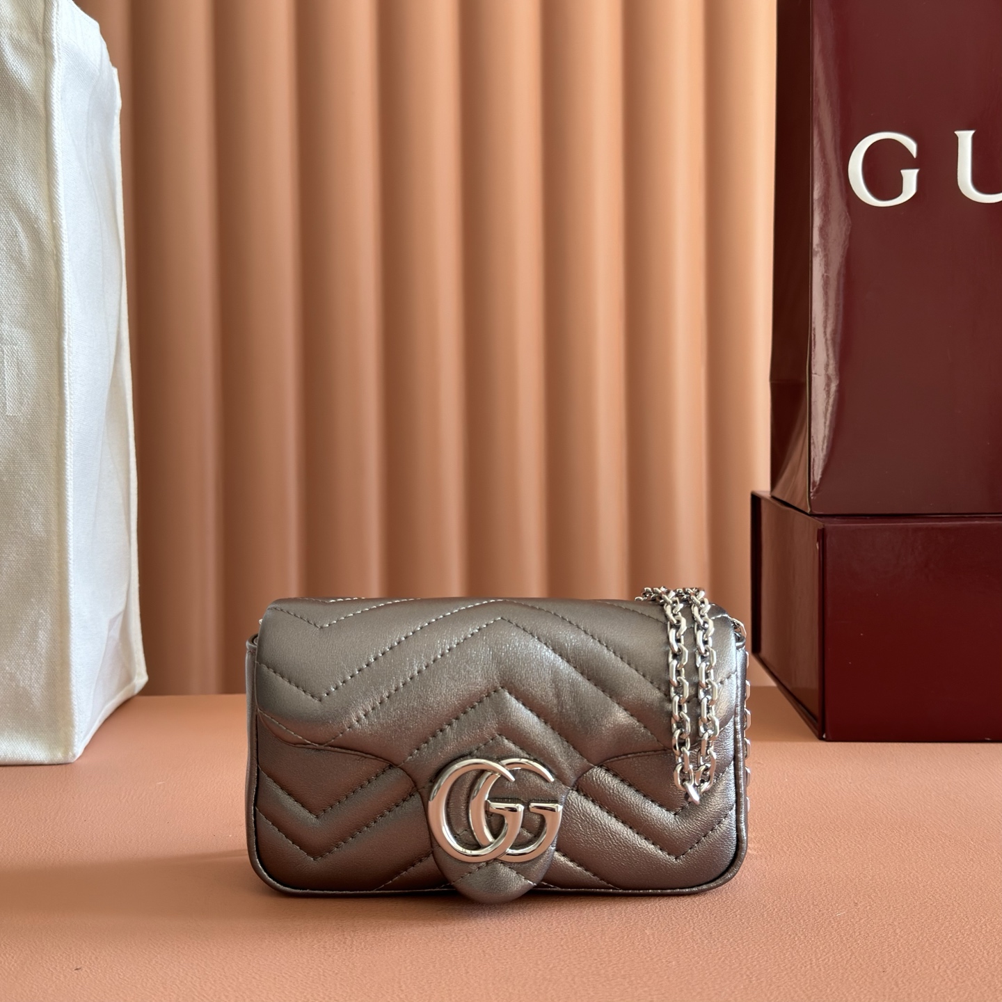 Gucci Basic Bag Sheepskin Silver M-l-s