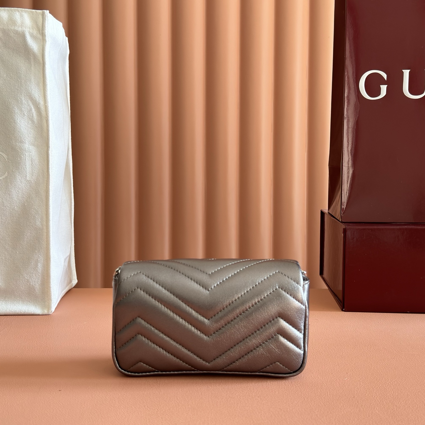 Gucci Basic Bag Sheepskin Silver M-l-s