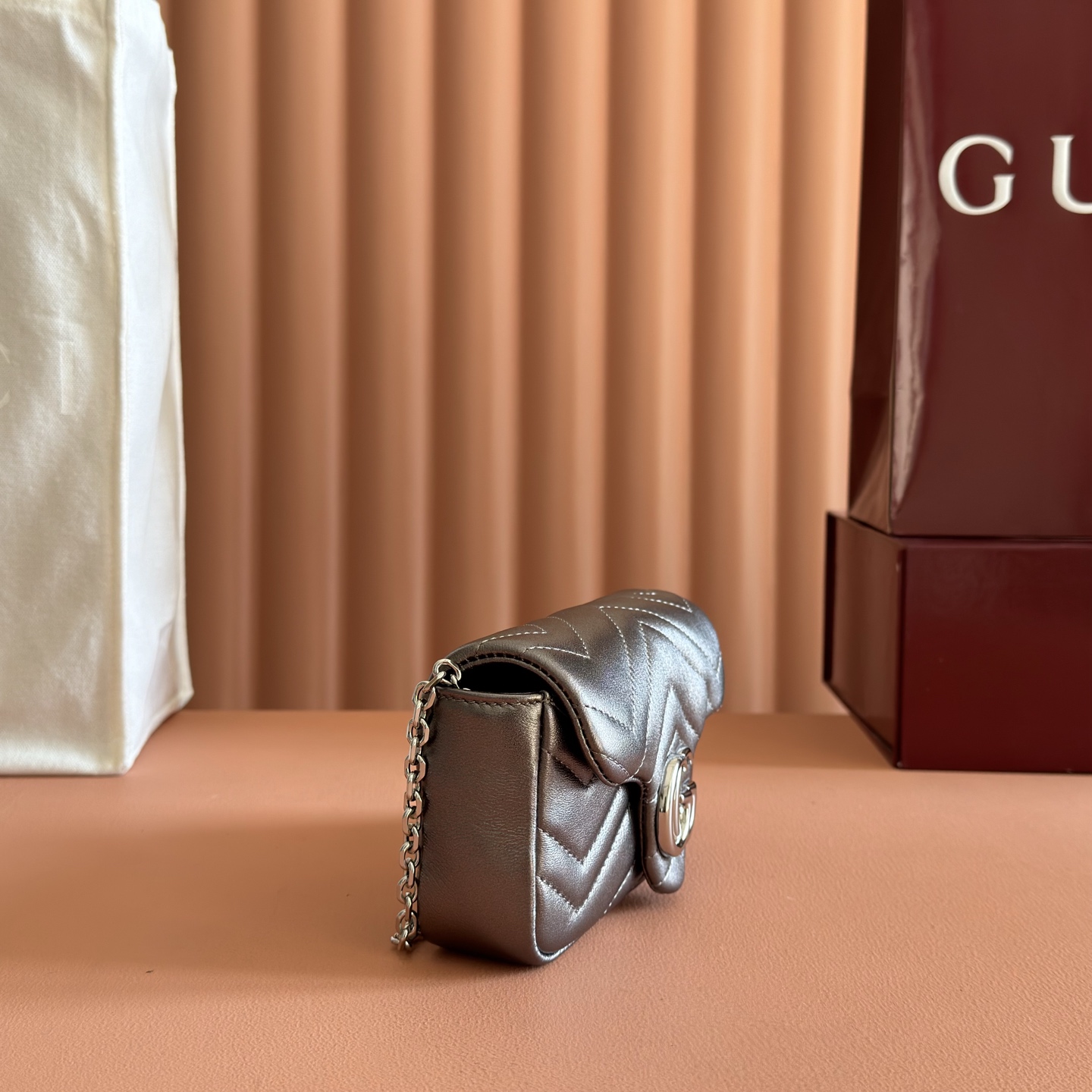 Gucci Basic Bag Sheepskin Silver M-l-s