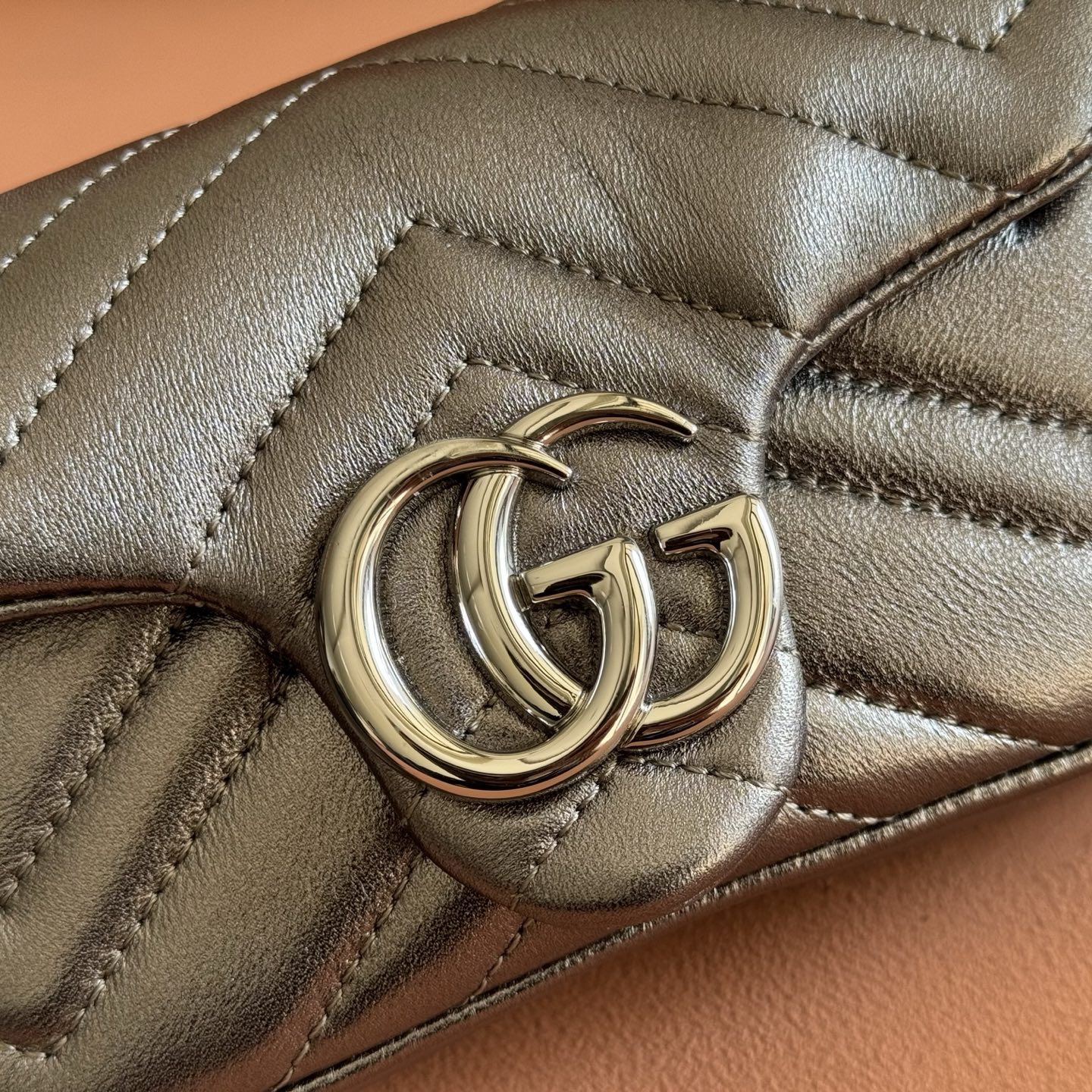 Gucci Basic Bag Sheepskin Silver M-l-s
