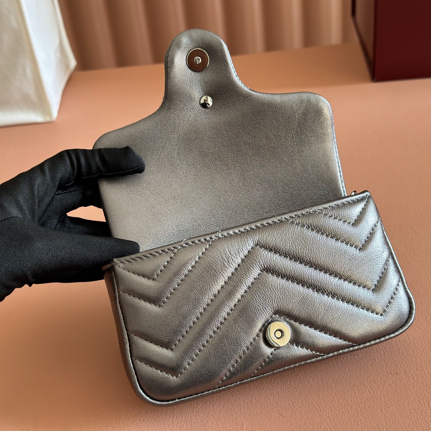 Gucci Basic Bag Sheepskin Silver M-l-s