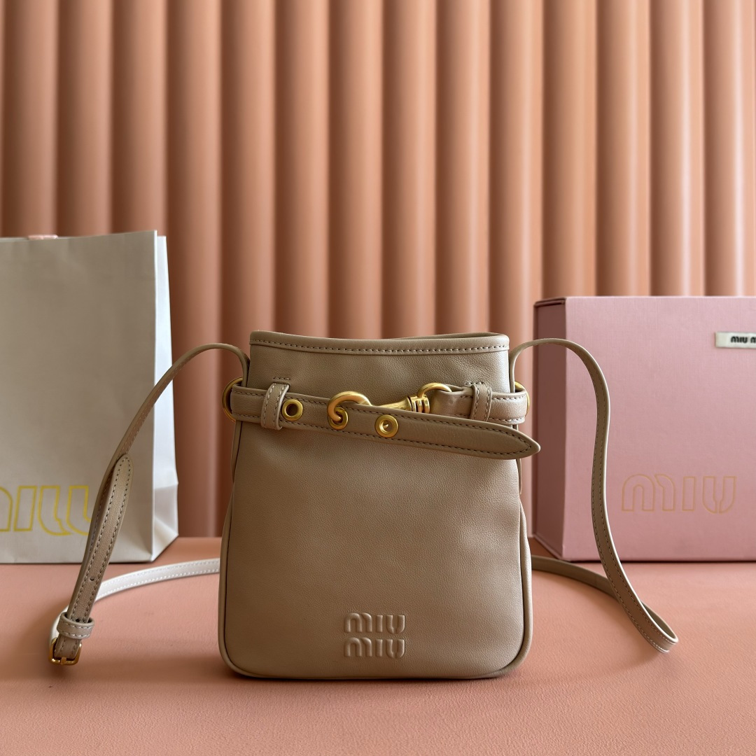Miu Miu Bucket Bag Sheepskin M-17cm-19cm